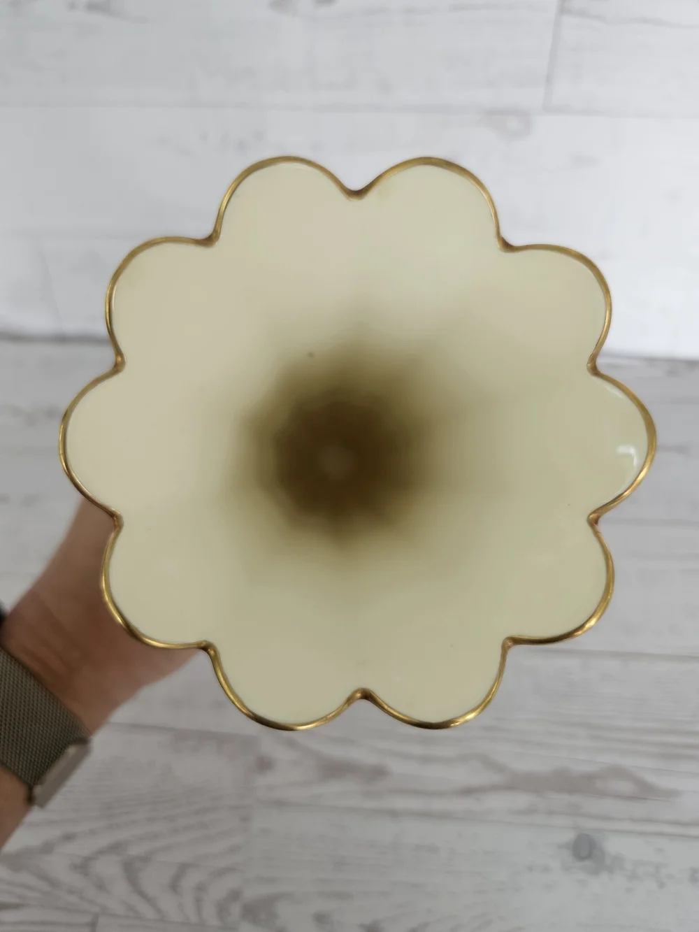 Mikasa Cream Ceramic Scalloped Holiday Vase with Gold Trim